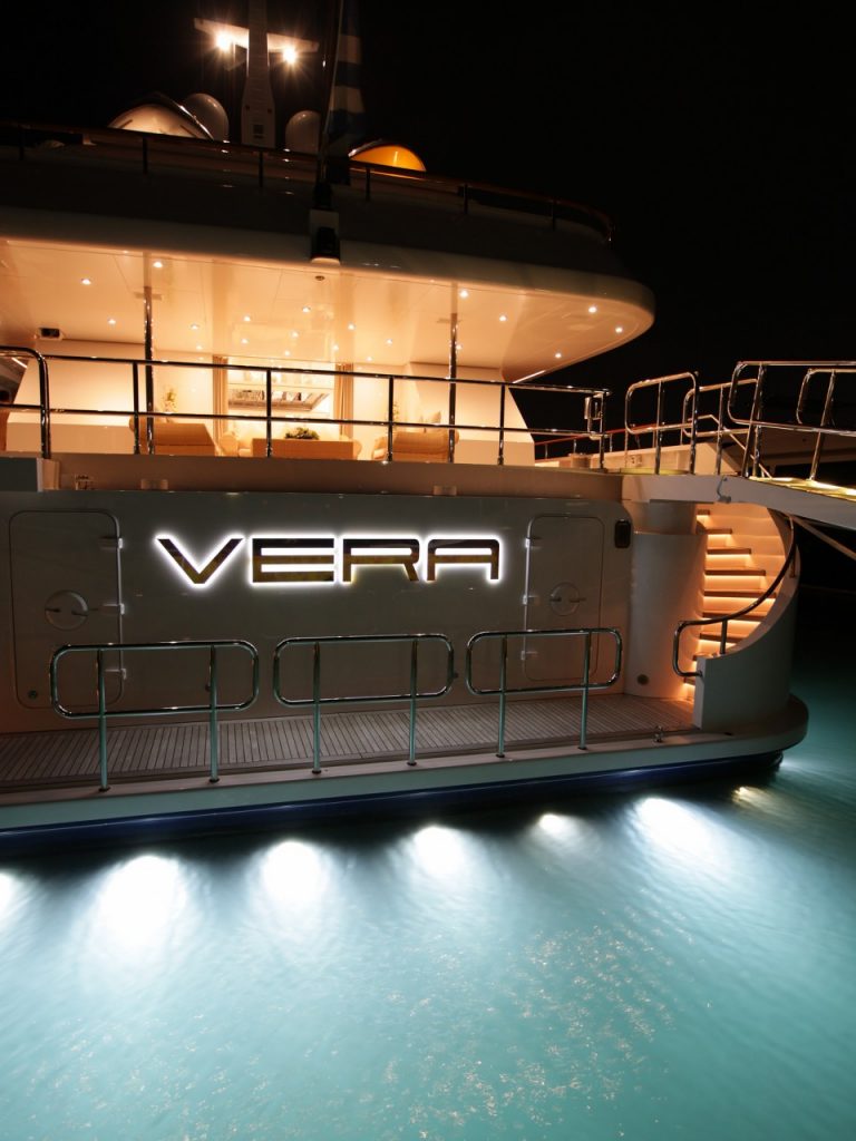 Yacht a Motore Vera