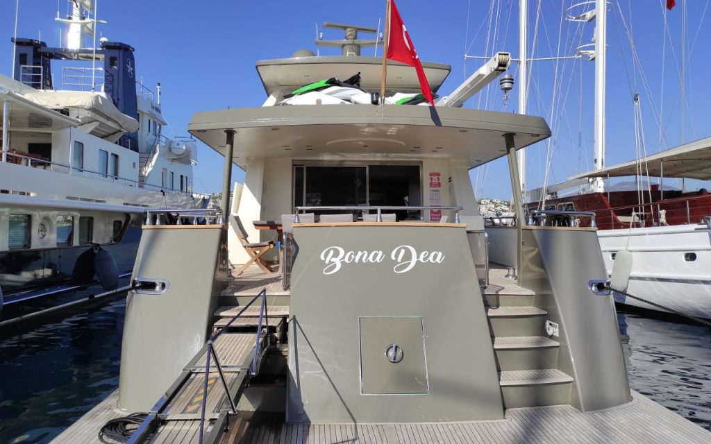 Yacht a Motore Bona Dea